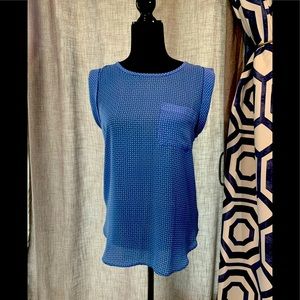 Light, sleeveless LOFT hi lo button up tunic